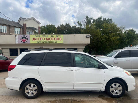 2004 Toyota Sienna for sale at UNITED MOTORS in Mckinney TX