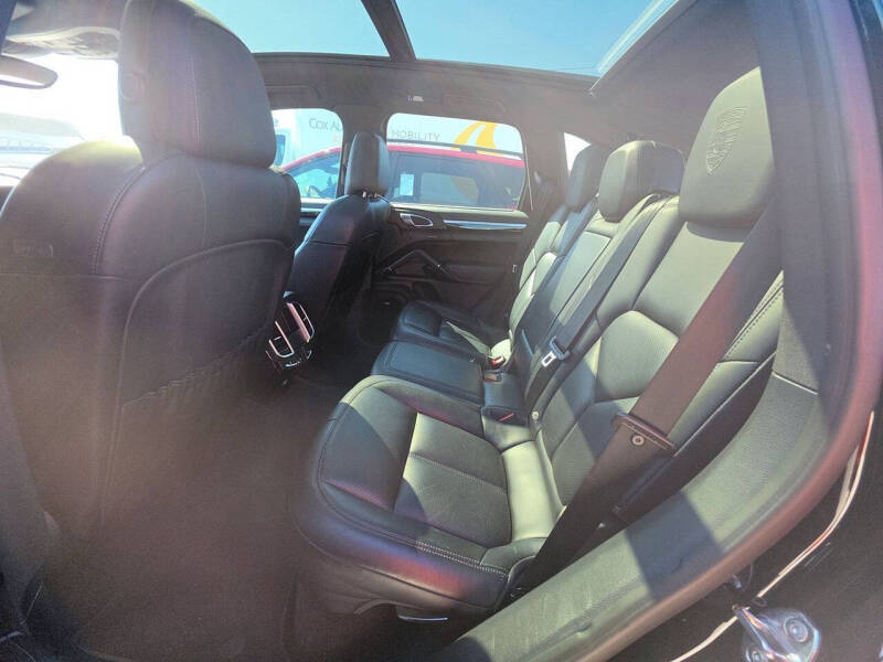 2017 Porsche Cayenne Platinum Edition