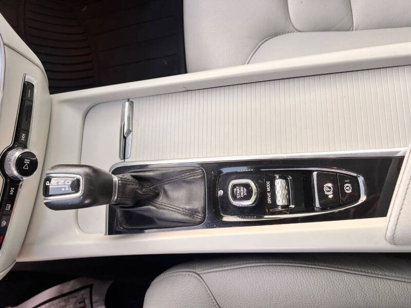 2020 Volvo V60 T5 Momentum