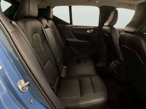 2025 Volvo XC40 B5 Plus Bright Theme