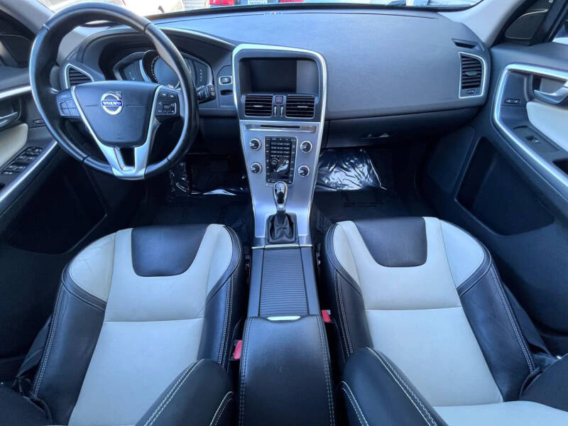 2017 Volvo XC60 T5 Dynamic