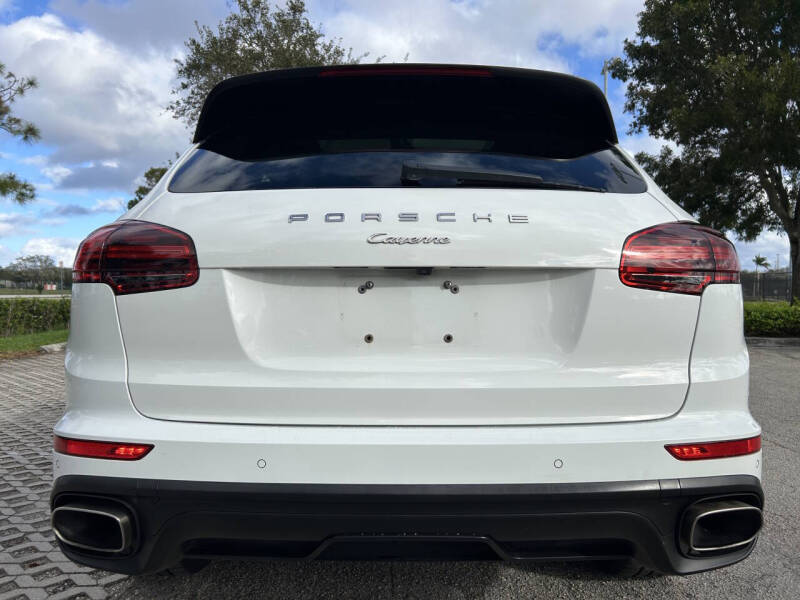 2017 Porsche Cayenne Platinum Edition