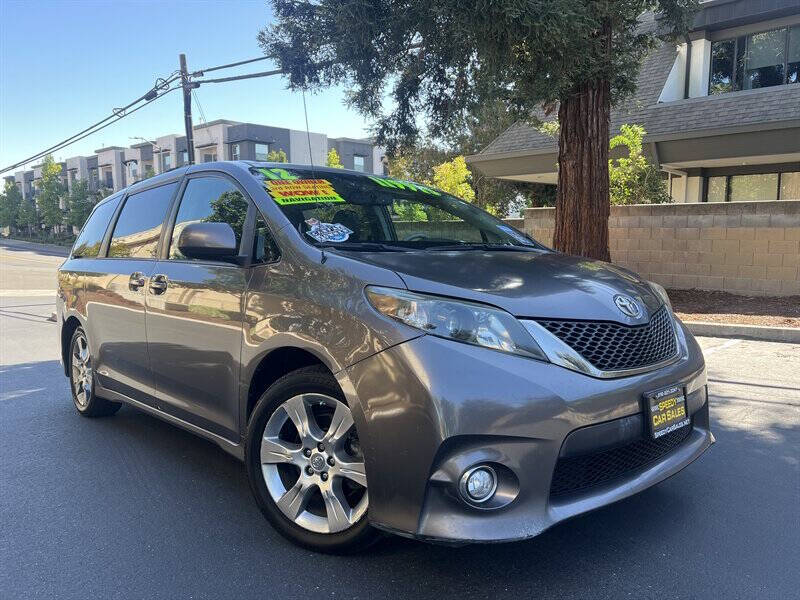 2012 Toyota Sienna SE 8-Passenger