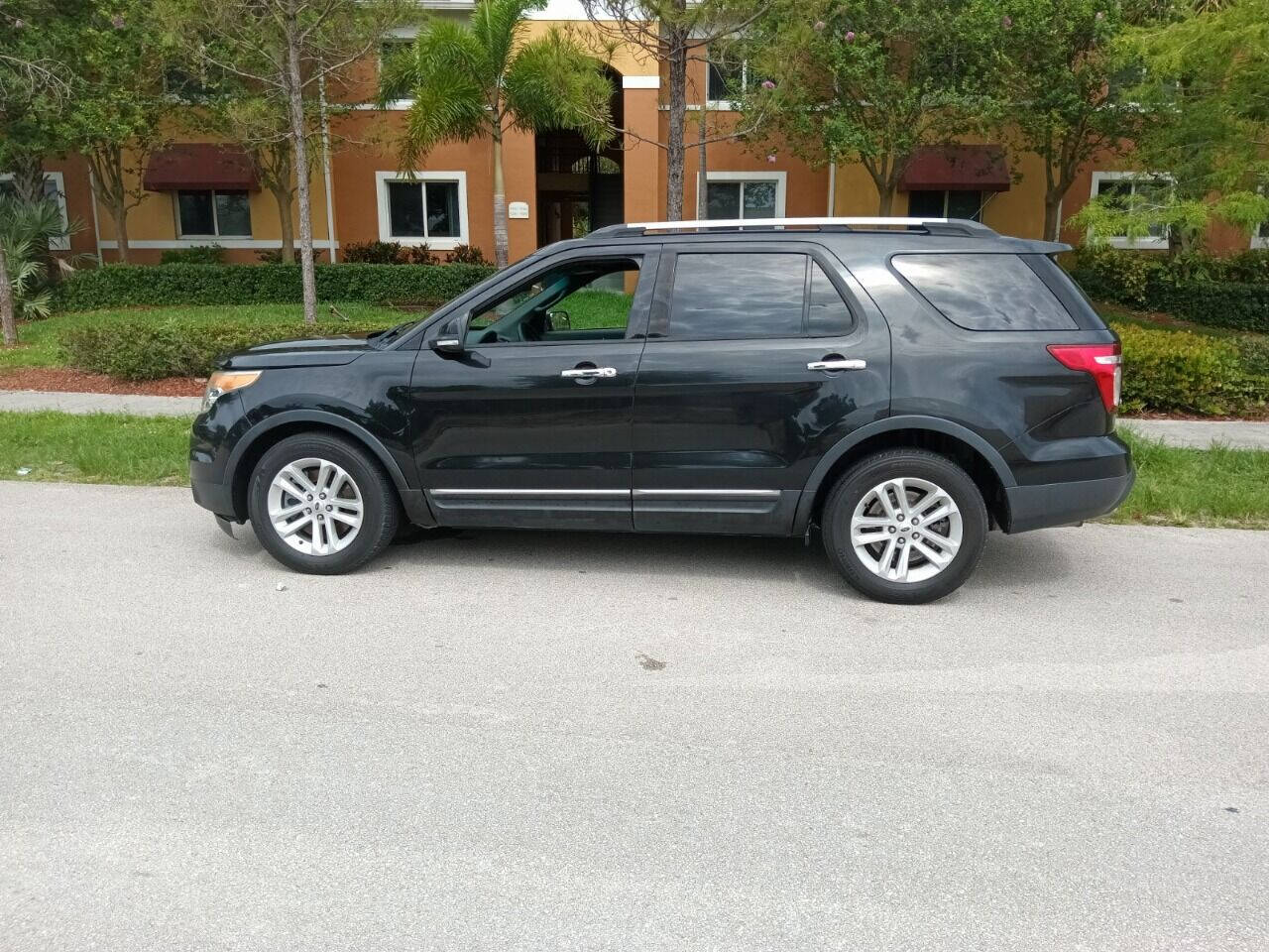 2014 Ford Explorer SUV / Crossover - $9,450