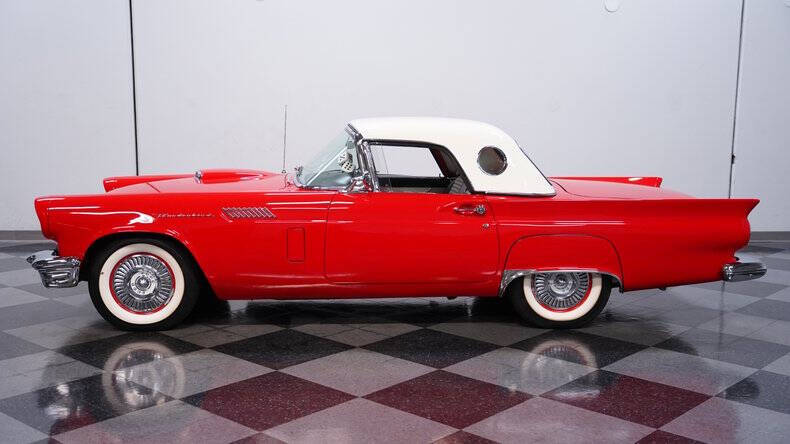 1957 Ford Thunderbird