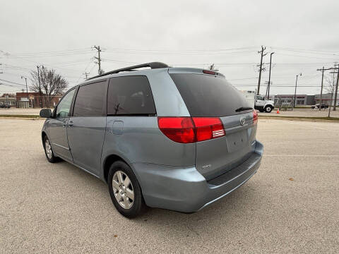 2004 Toyota Sienna CE 8 Passenger