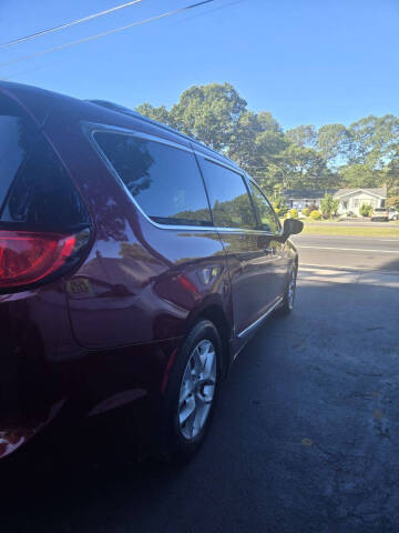 2017 Chrysler Pacifica Touring-L Plus