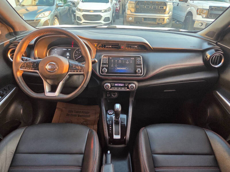 2020 Nissan Kicks SR