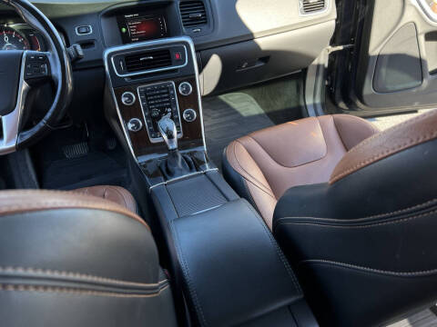 2015 Volvo V60 Cross Country T5 Platinum