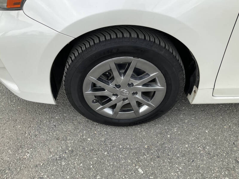 2017 Toyota Prius v Three