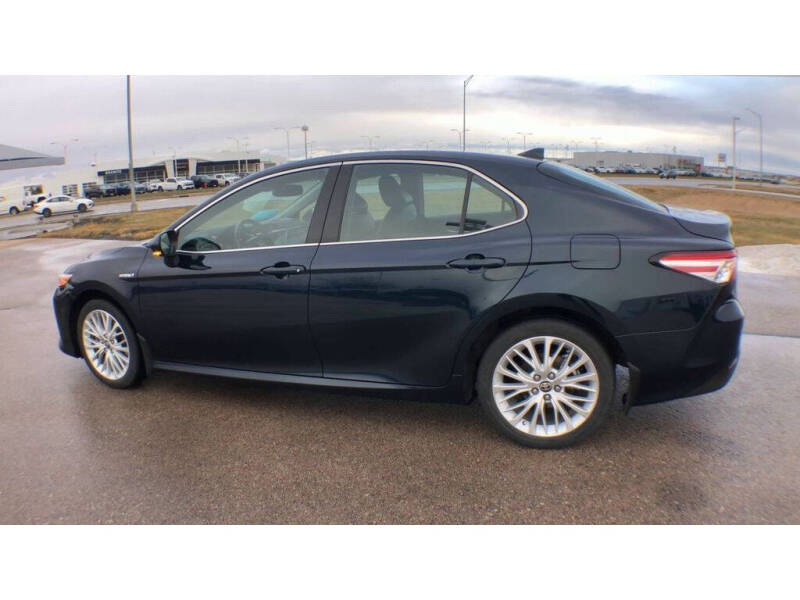 2020 Toyota Camry Hybrid XLE