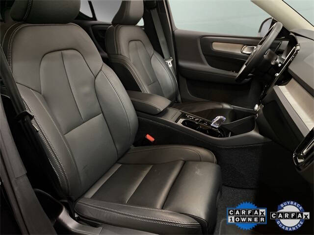 2025 Volvo XC40 B5 Plus Bright Theme