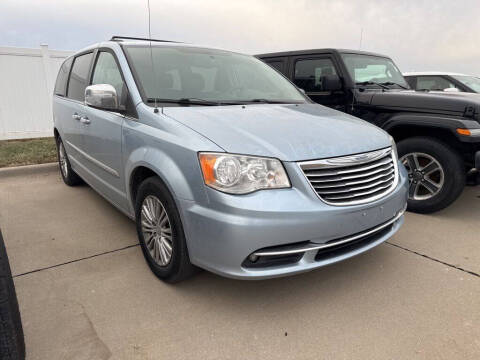 2013 Chrysler Town and Country Touring-L
