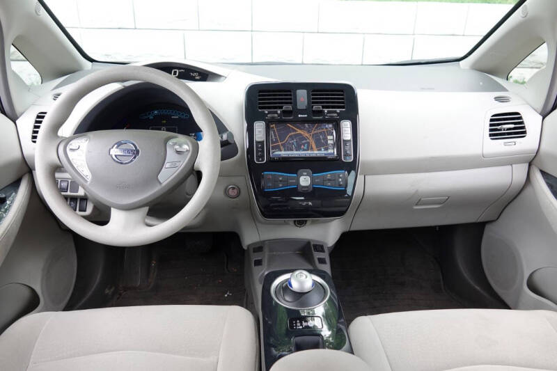 2011 Nissan LEAF SV