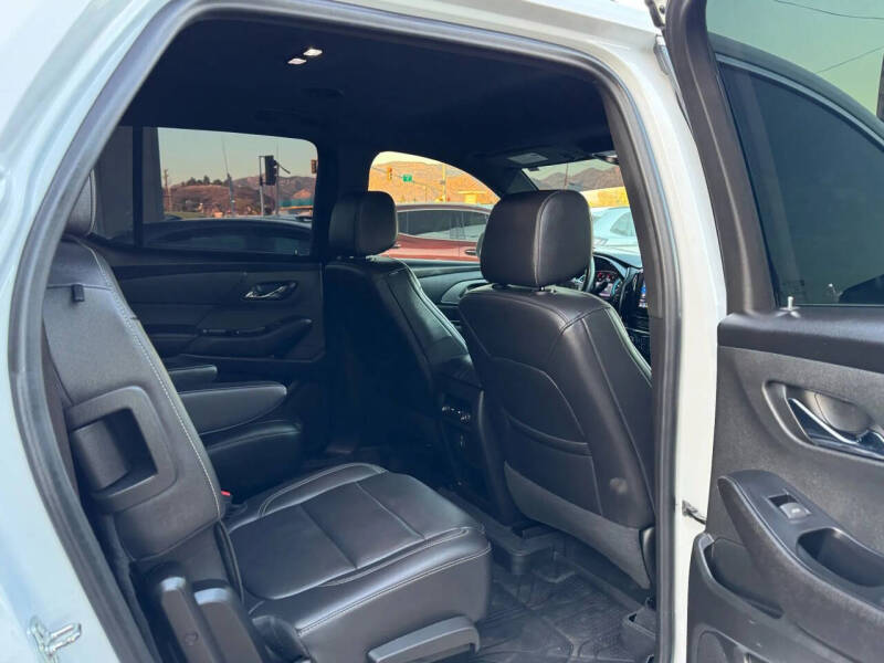 2022 Chevrolet Traverse LT Leather