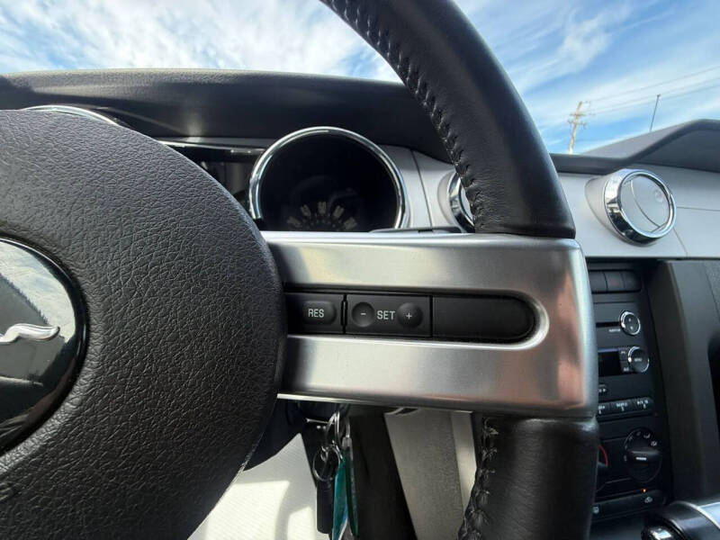 2008 Ford Mustang V6 Deluxe