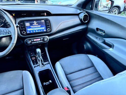 2021 Nissan Kicks SR