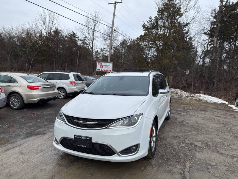 2018 Chrysler Pacifica Limited's photo