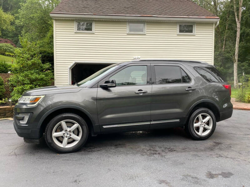 2017 Ford Explorer XLT photo 5