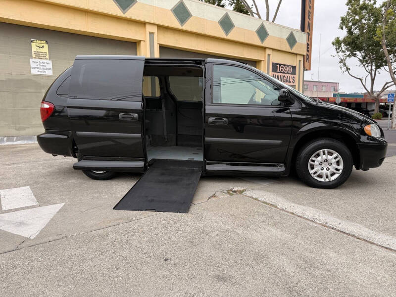 2005 Dodge Grand Caravan SE