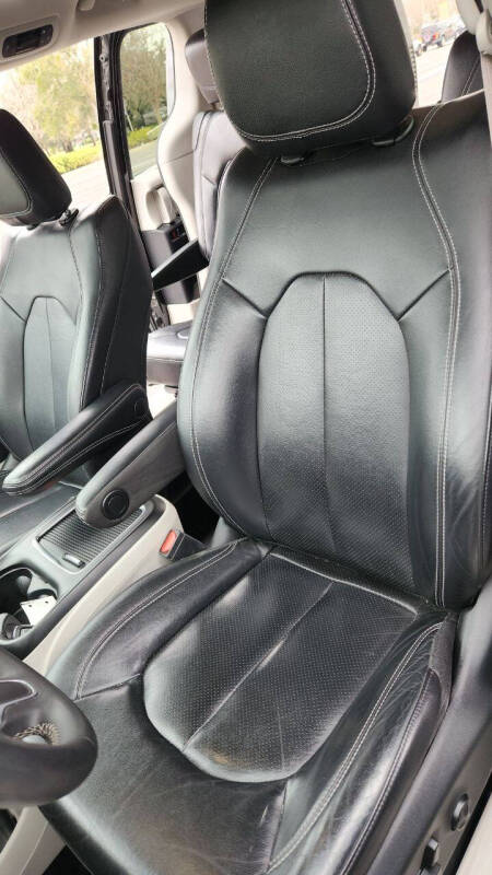 2022 Chrysler Pacifica Touring L