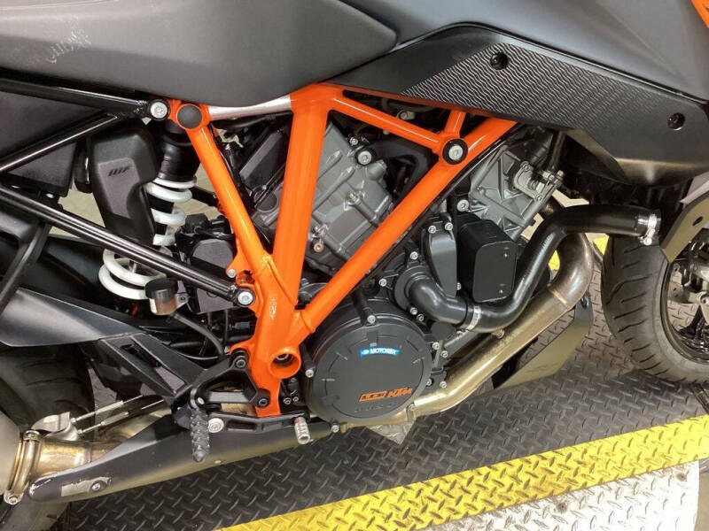 2023 KTM 1290 Super Duke GT