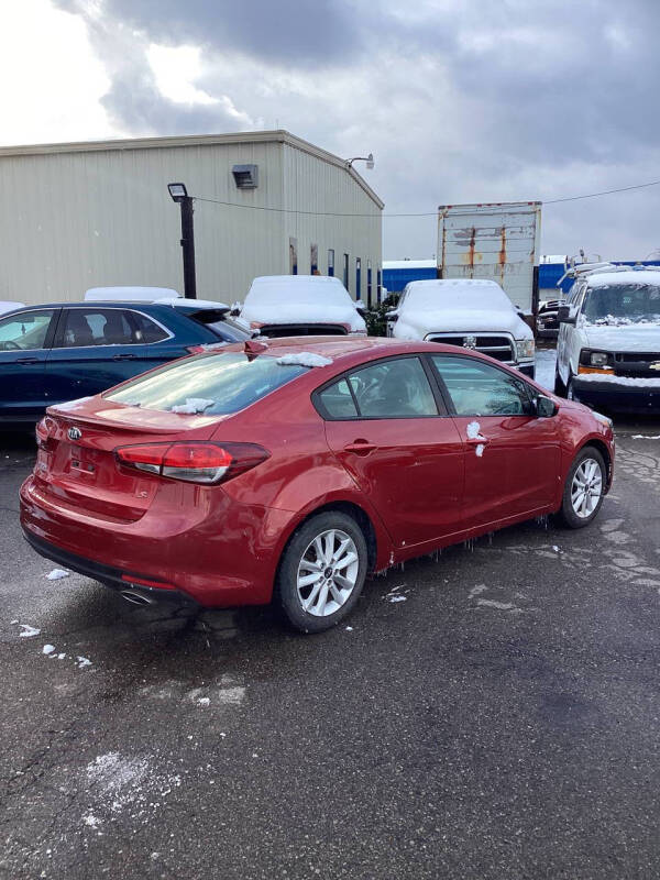 2017 Kia Forte S photo 9