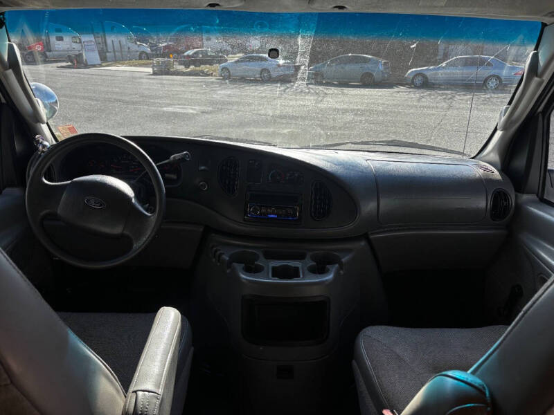 2004 Ford E-Series E-350 SD