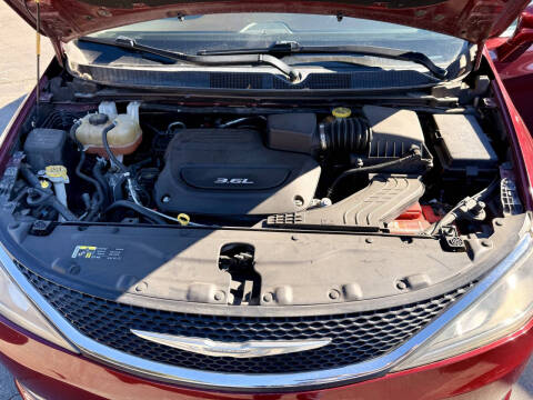 2017 Chrysler Pacifica Touring-L