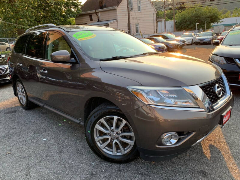 2015 Nissan Pathfinder for sale at Auto Universe Inc. in Paterson NJ