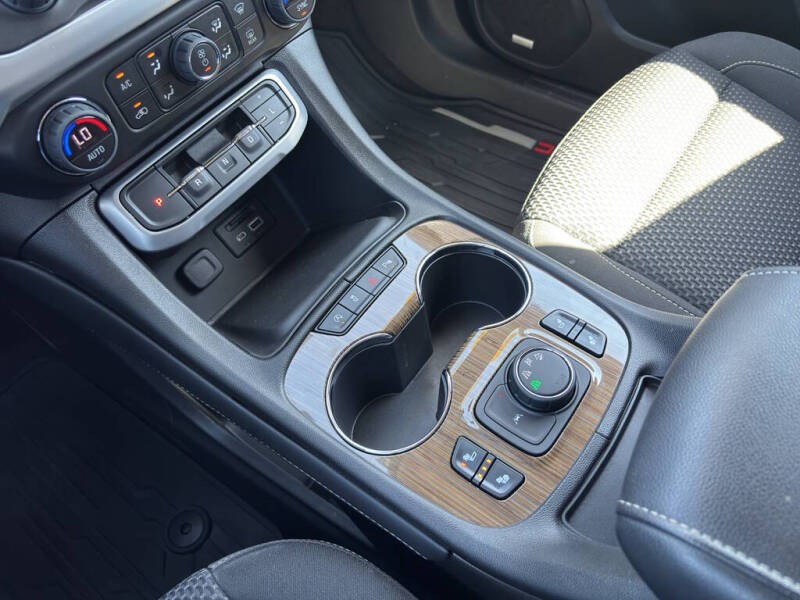 2023 GMC Acadia SLE