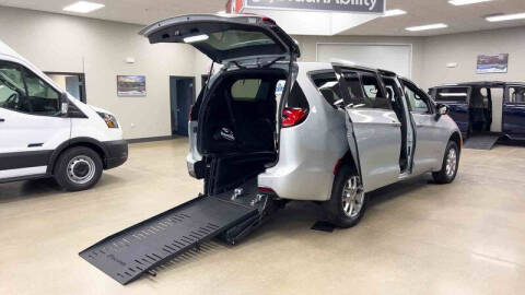 2024 Chrysler Pacifica Touring