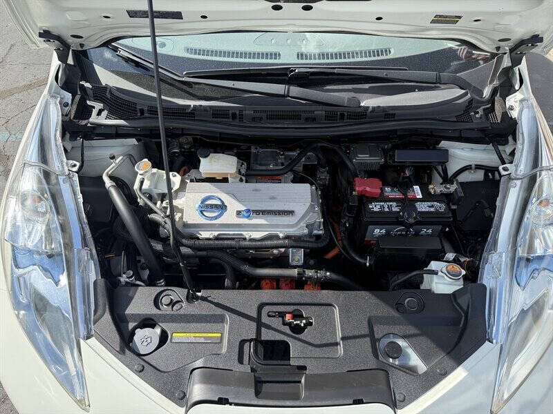 2011 Nissan LEAF SL