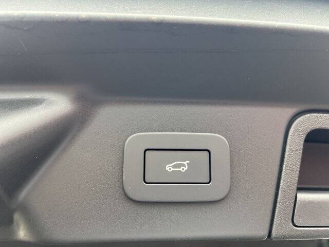 2025 Land Rover Range Rover Velar P400 Dynamic SE