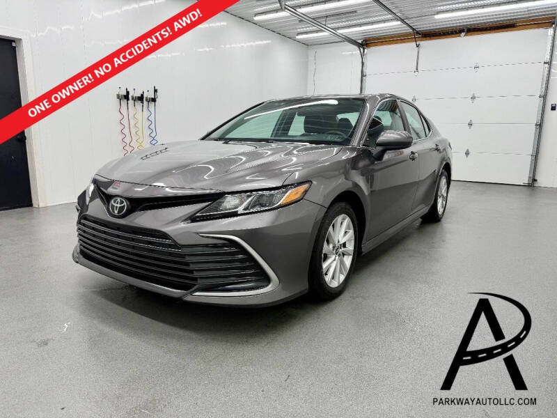 2023 Toyota Camry LE's photo