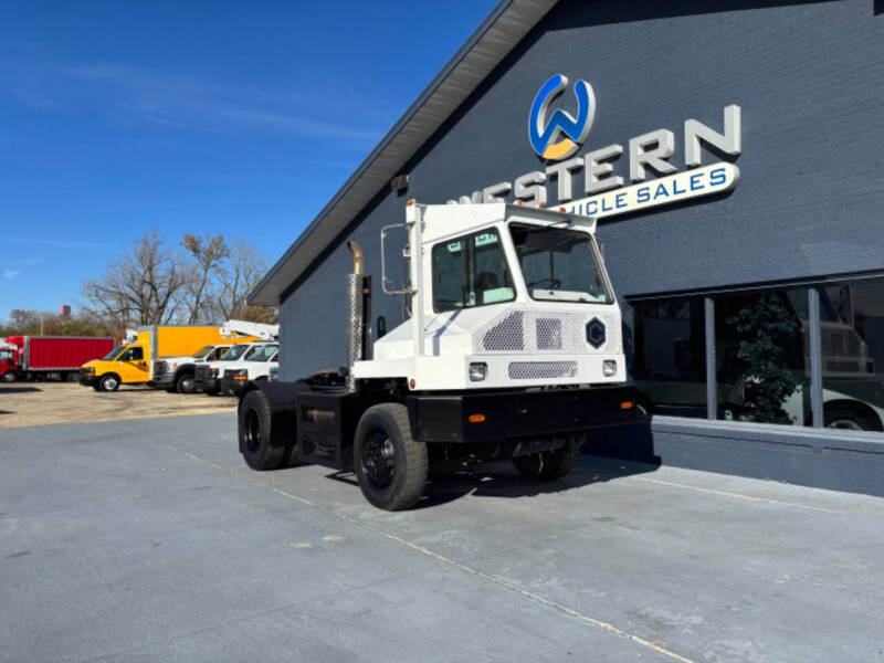 2017 Capacity Yard Spotter