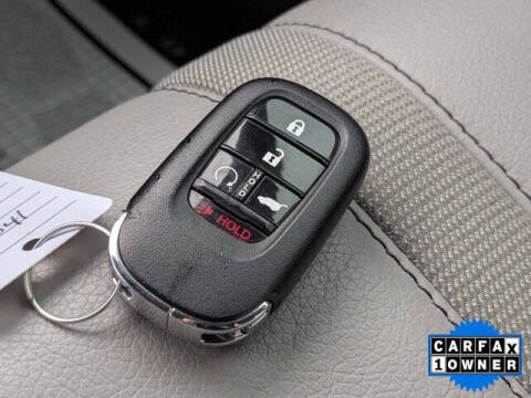 2023 Honda Pilot EX-L w/Rear Captain's Chairs