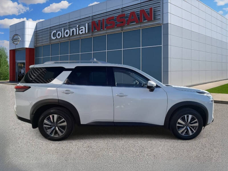 2022 Nissan Pathfinder SL