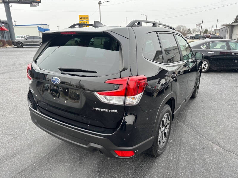 2022 Subaru Forester Premium photo 6