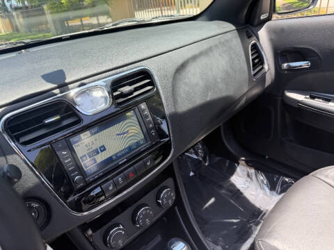 2011 Chrysler 200 Limited