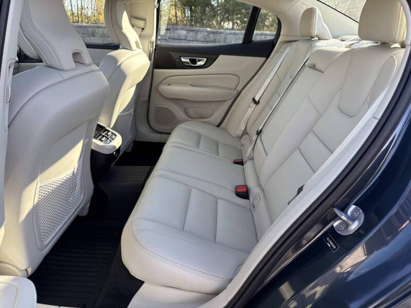 2024 Volvo S60 B5 Ultimate Dark Theme