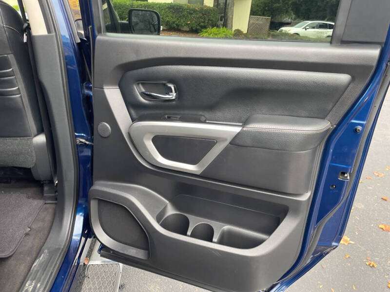 2017 Nissan Titan SL