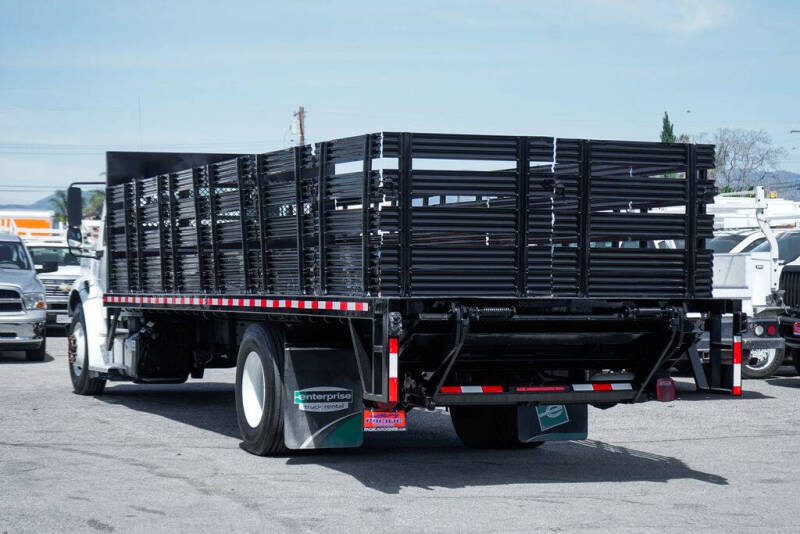 2019 Freightliner M2 106