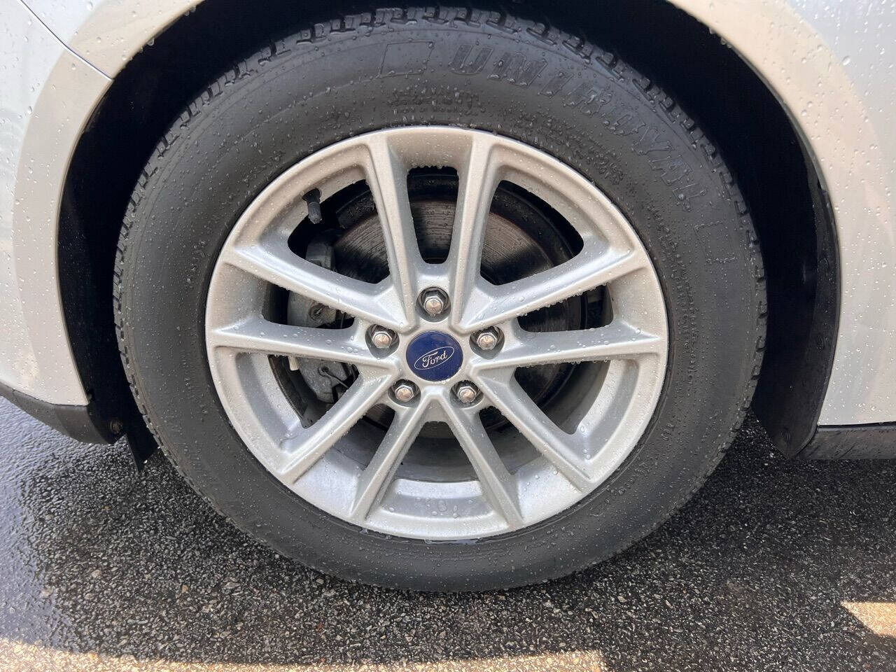 Silver 2018 Ford Focus SE SE 4dr Hatchback 14