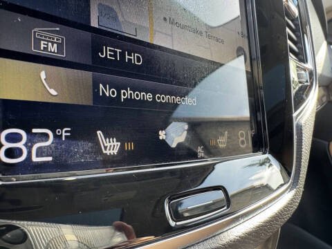 2016 Volvo XC90 T6 Momentum