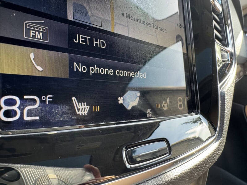 2016 Volvo XC90 T6 Momentum