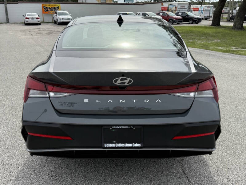 2025 Hyundai Elantra SE