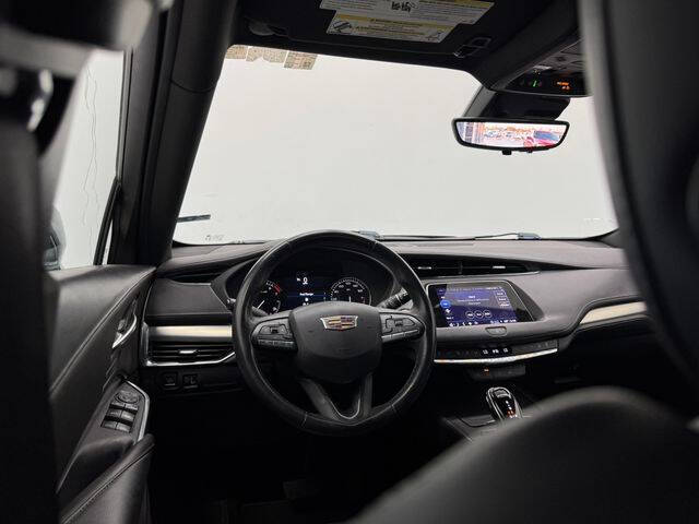 2022 Cadillac XT4 Premium Luxury