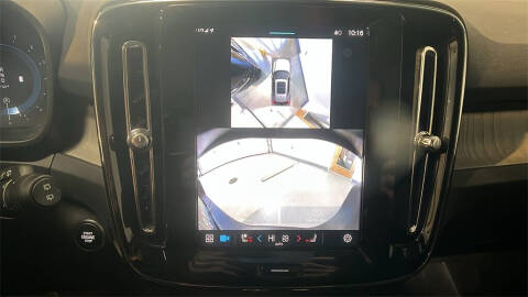 2025 Volvo XC40 B5 Plus Bright Theme