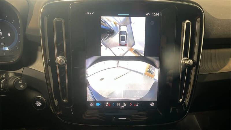 2025 Volvo XC40 B5 Plus Bright Theme